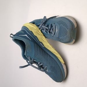 Hoka Arahi 3